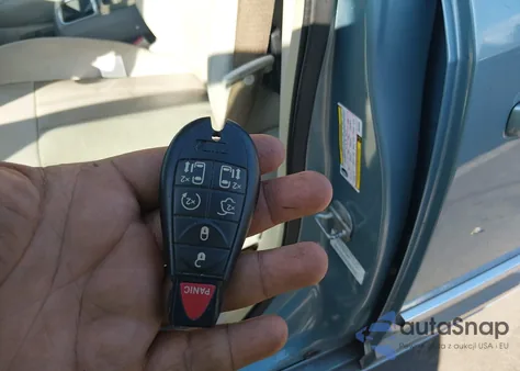 2009 Chrysler Town & Country Touring из США, поврежденный, VIN 2A8HR54189R676555